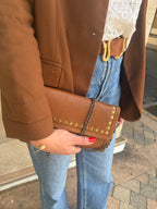 Sac portefeuille camel à clous et chaîne