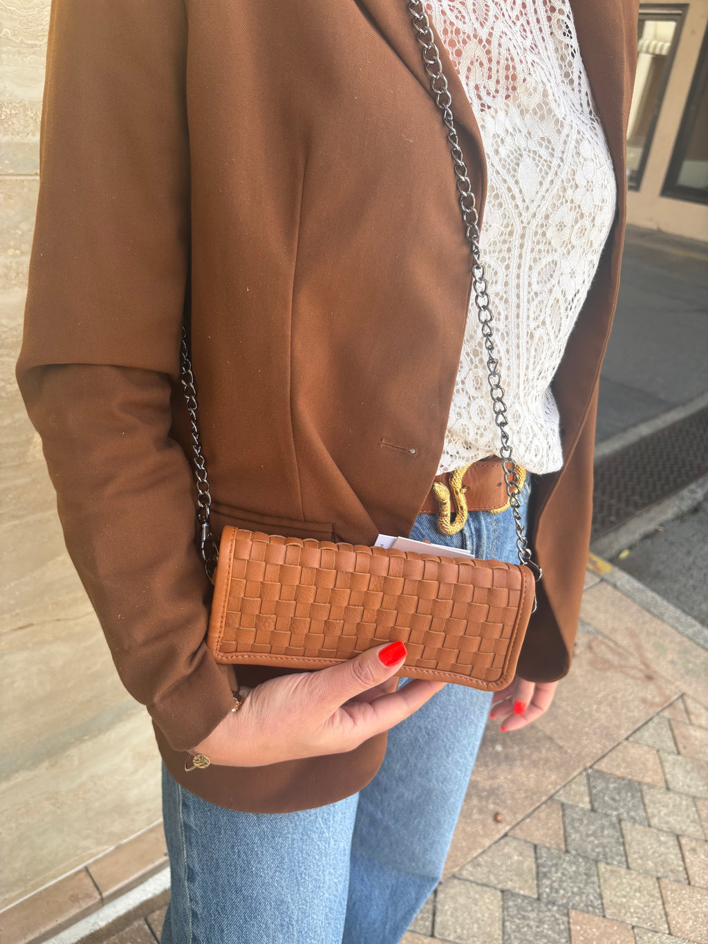 Sac portefeuille tressé camel à chaîne