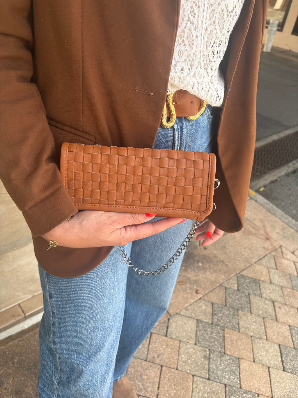 Sac portefeuille tressé camel à chaîne