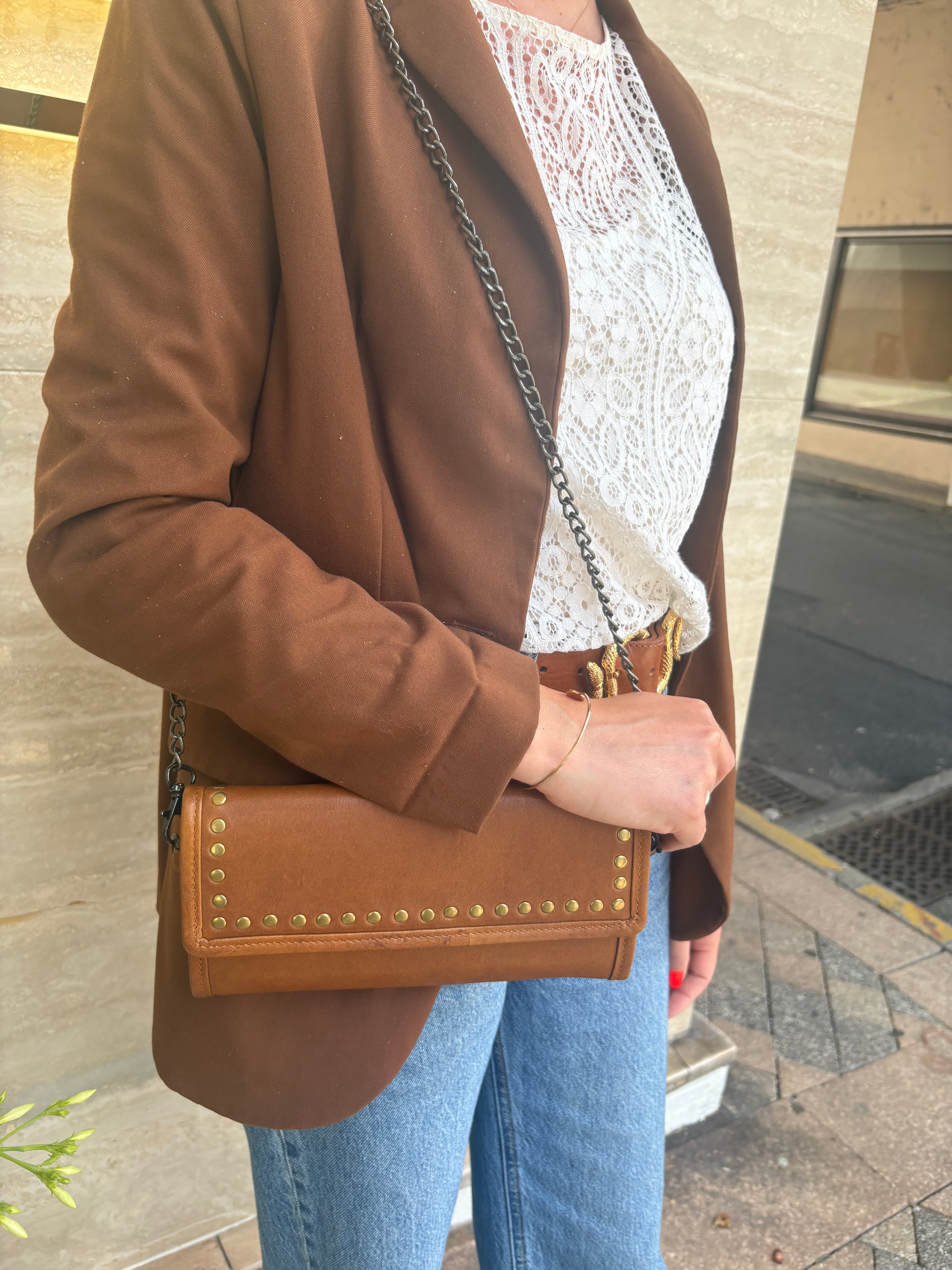 Sac portefeuille camel à clous et chaîne