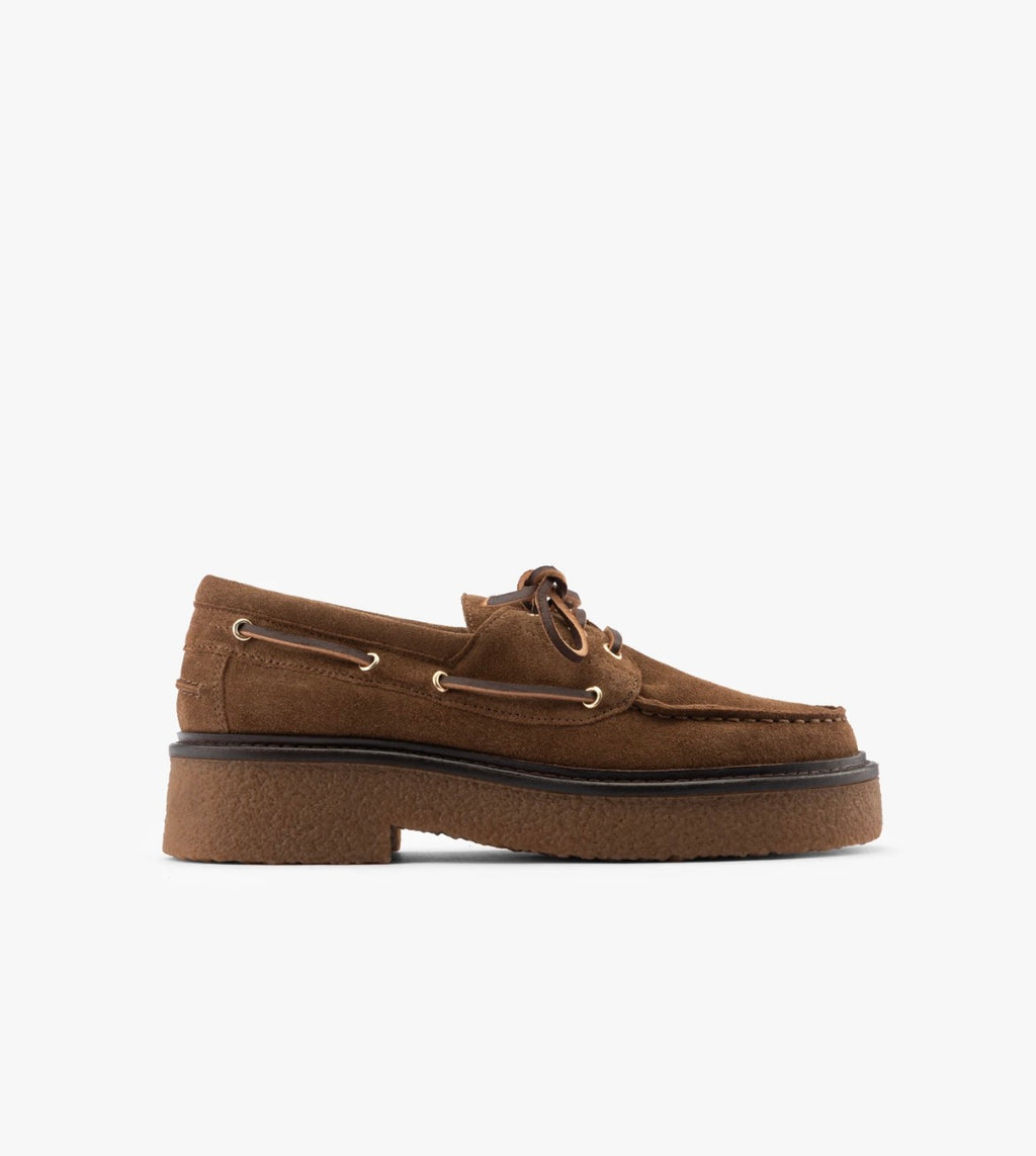 Mocassins style bateau en cuir suédé marron — Maison Toufet