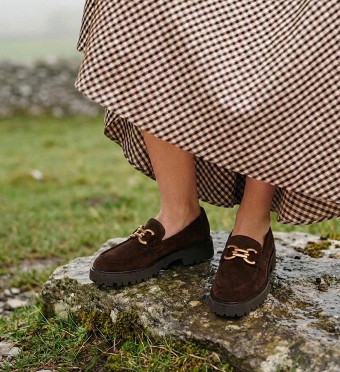 Mocassins à chaîne en cuir suédé marron foncé — Maison Toufet