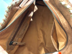 Sac à main en daim camel à détails tressés doré