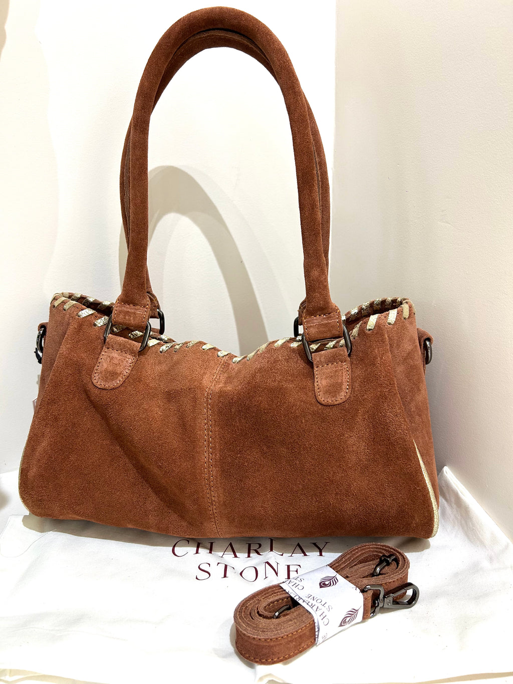 Sac à main en daim camel à détails tressés doré