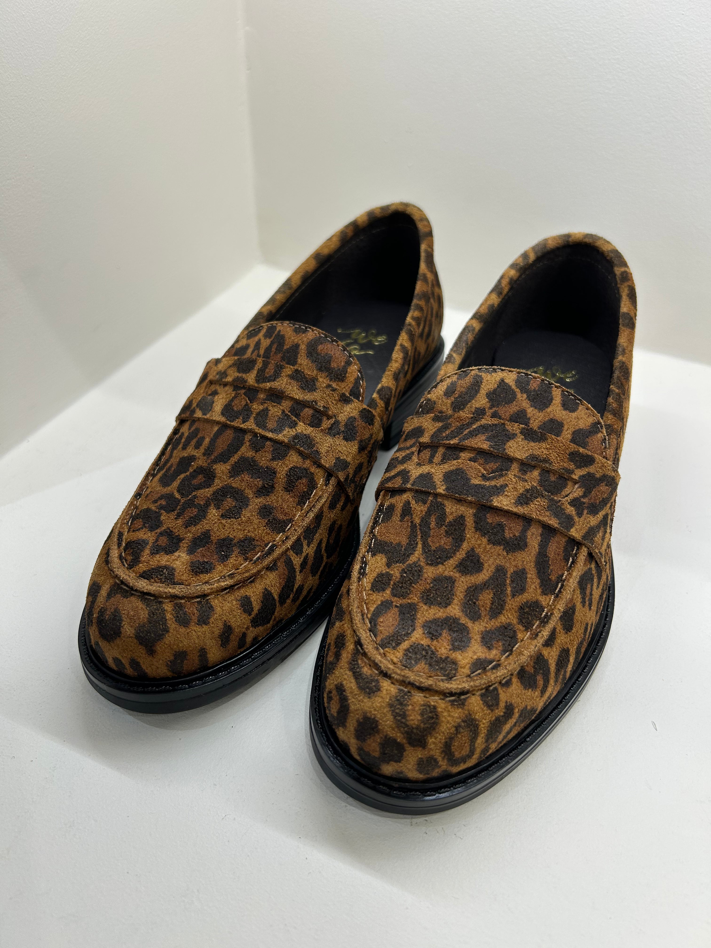 Mocassins WE DO Penny en Cuir Daim Imprimé Léopard — Le Chic Audacieux