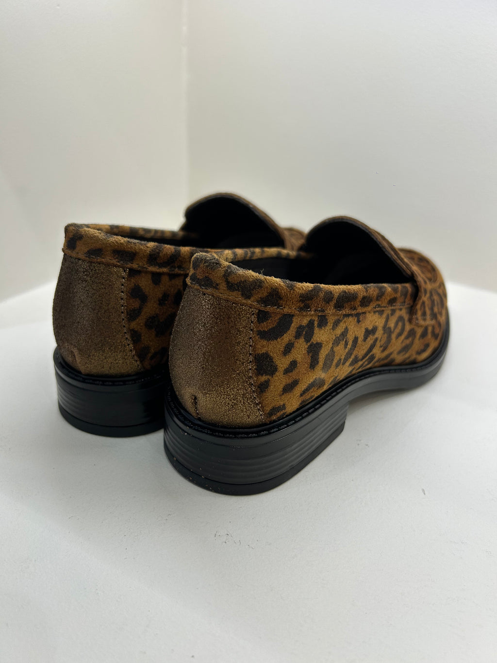 Mocassins WE DO Penny en Cuir Daim Imprimé Léopard — Le Chic Audacieux