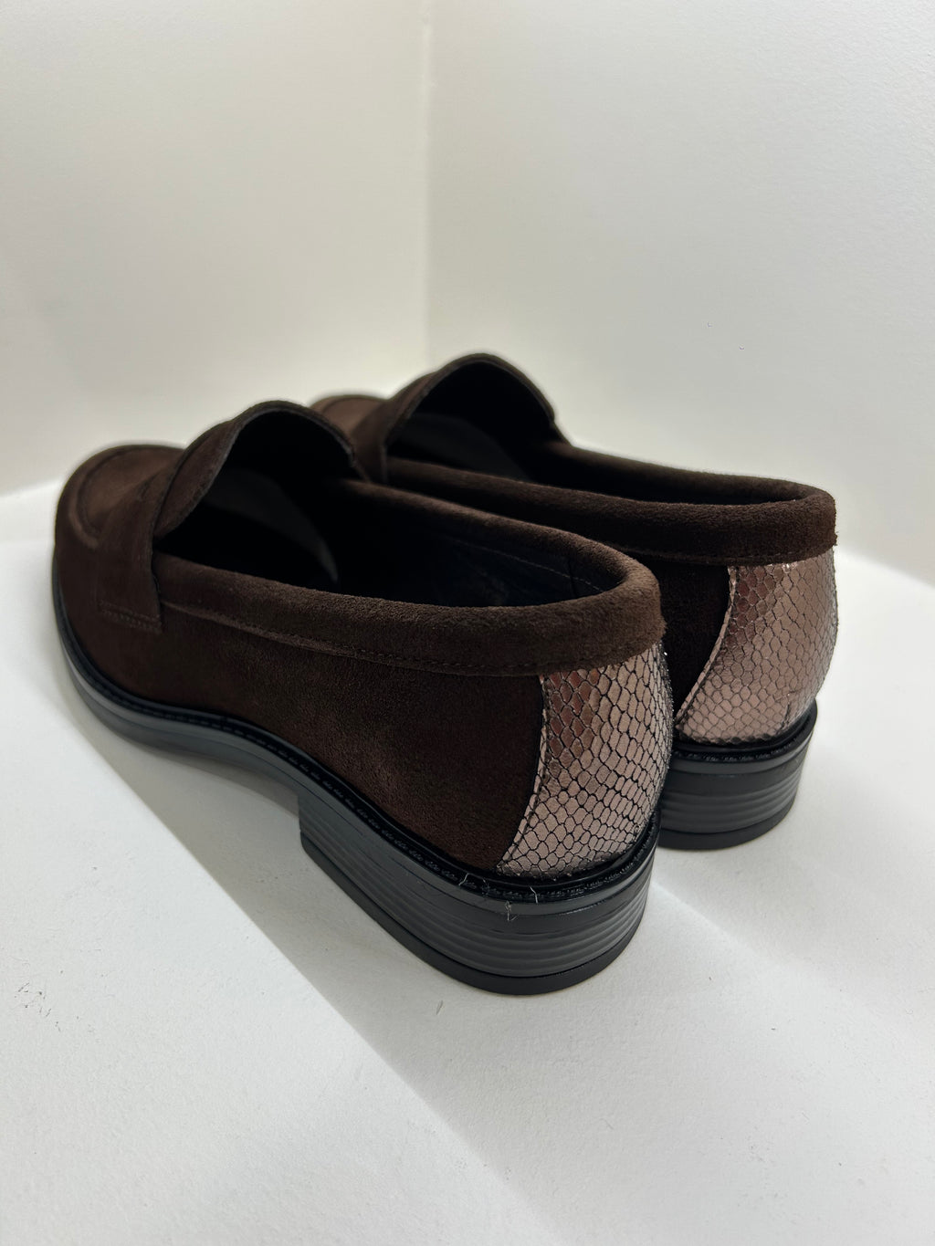 Mocassins WE DO Penny Classiques en Daim Chocolat