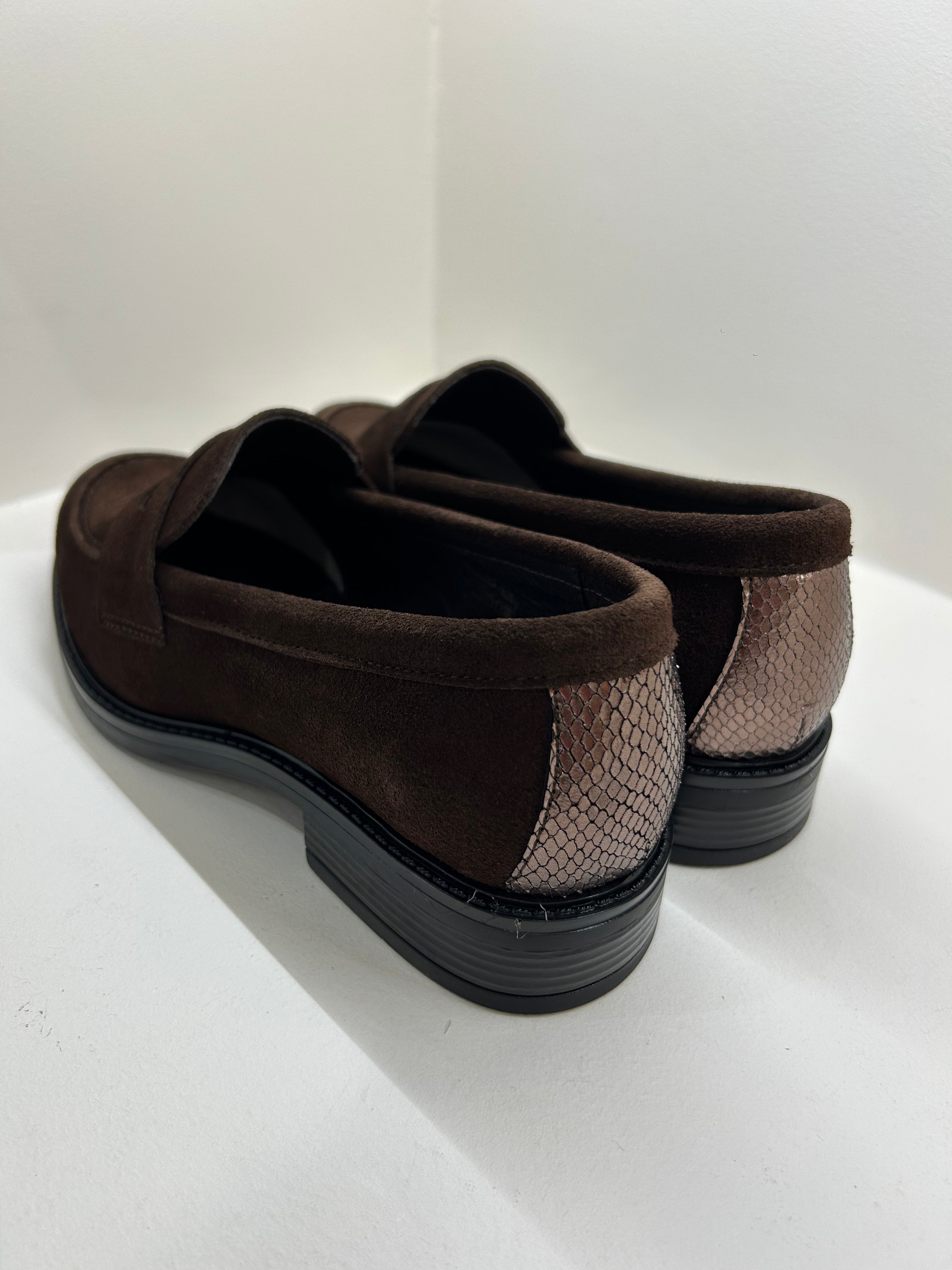 Mocassins WE DO Penny Classiques en Daim Chocolat